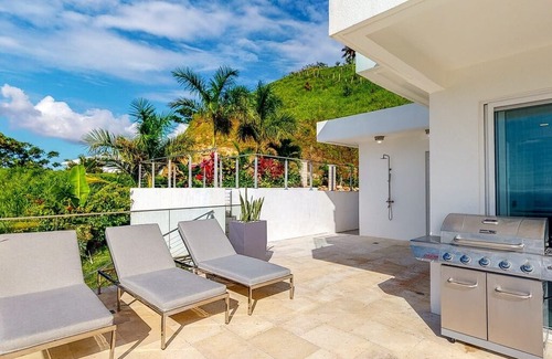 Pristine Bay Villa | Saint Ridge @ Coral Views, French Harbor