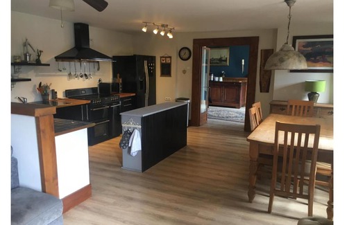 Saint-Saturnin House | Saint-Saturnin 3-Bed Home Sleeps 10 Pool Garden