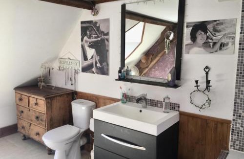 Saint-Saturnin House | Saint-Saturnin 3-Bed Home Sleeps 10 Pool Garden