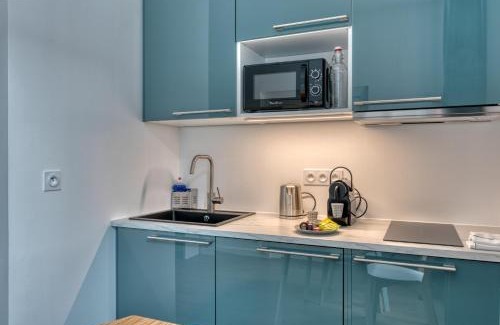 Saint - Michel Apartment | Sainte-Catherine by Yumē