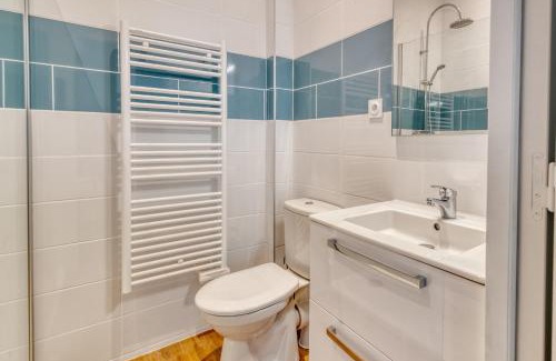 Saint - Michel Apartment | Sainte-Catherine by Yumē