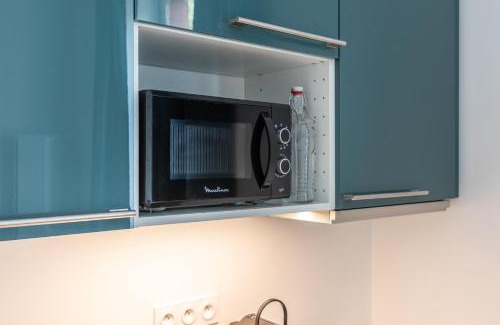 Saint - Michel Apartment | Sainte-Catherine by Yumē