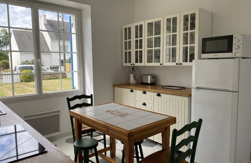 Combrit House | SAINTE-MARINE, near port and beach, enclosed garden.