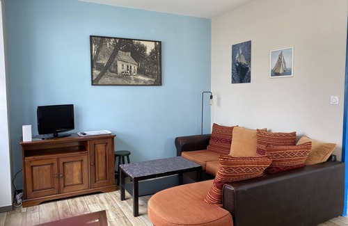 Combrit House | SAINTE-MARINE, near port and beach, enclosed garden.