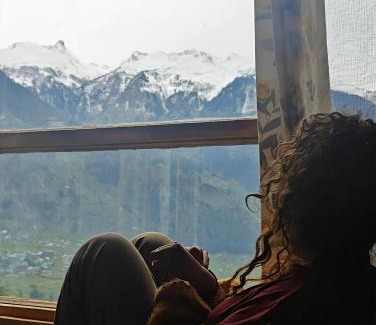 Manali House | Sakinn Stays- Scenic Mountain and Valley View Guest's Favourite and Awarded Cottage
