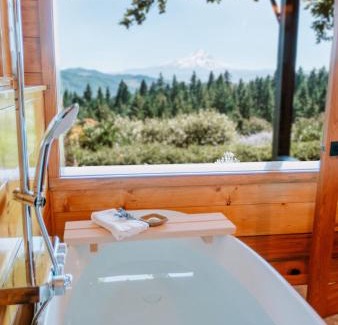 Hood River Bed & Breakfast | Sakura Ridge the Farm & Lodge