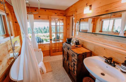 Hood River Bed & Breakfast | Sakura Ridge the Farm & Lodge