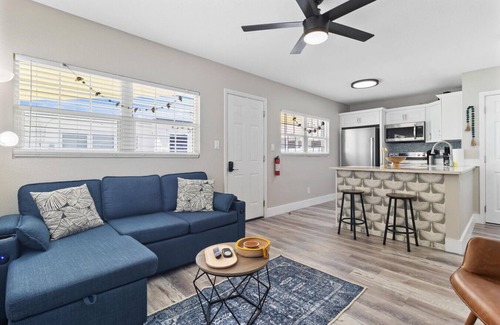 St. Pete Beach Apartment | Sala 5 - St Pete Beach Gem!