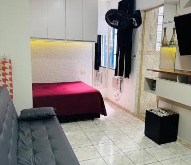 Ponta da Praia Apartment | Sala living em prédio Familiar na Av da Praia