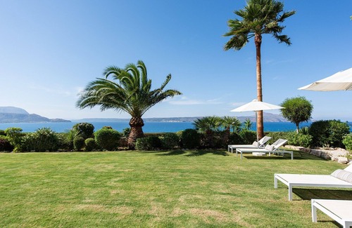 Plaka Villa | SALACIA, amazing 7-bedr. villa, majestic views and near the beach!