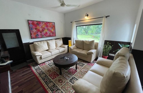 Bullawala House | Salanville, 2 BR Farmstay with Private Garden