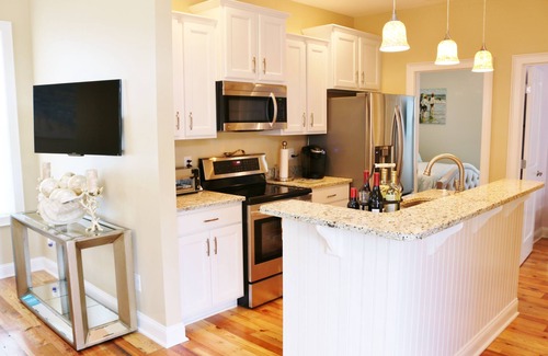 Atlantic Beach House | Sale! 5Star Reviews Luxury2 Bedroom House Pool, Steps from Ocean/Beach, Sleeps 4