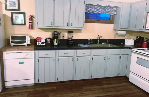 Kill Devil Hills Cottage | SALE 8/26-8/29! Walk 560ft 2 Beach - King Bed - Dogs, Surfing, Deck - Fireplaces