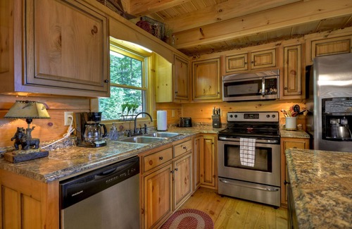 Blue Ridge Cabin | Sale! Incredible Views-Hot Tub on Deck-Clean-Fireplace-15 Minutes to Blue Ridge