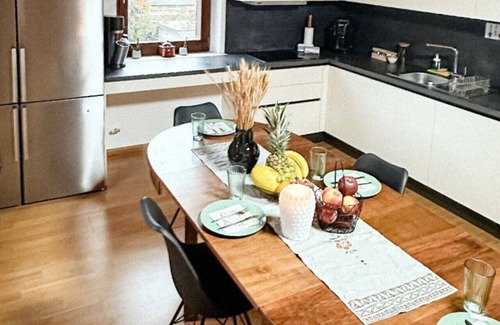 Bayreuth House | Sali Bayreuth - Boardinghaus mit Parkplätzen, WLAN und Waschraum