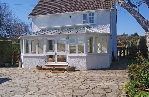 Corfe Castle Village Cottage | Sali's Orchard (Sleeps 6 + Baby)