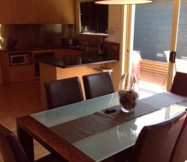 Warrnambool Apartment | Salt Air on Banyan