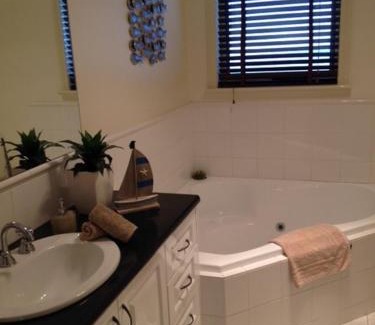 Warrnambool Apartment | Salt Air on Banyan
