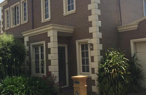 Warrnambool Apartment | Salt Air on Lochard Place