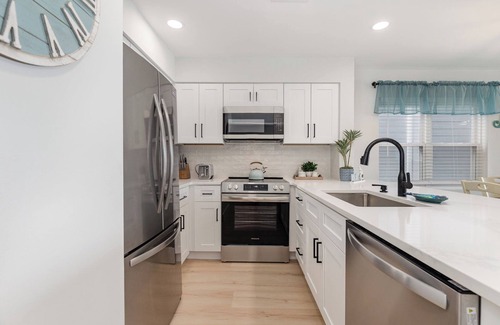 Surfside Beach Condo | Salt and Sand at Cape Cottages 204
