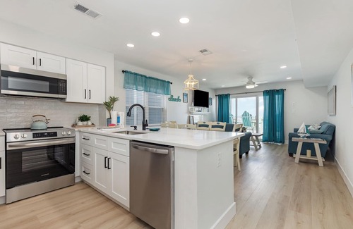 Surfside Beach Condo | Salt and Sand at Cape Cottages 204