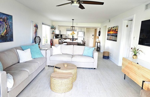 Seven Mile Beach Condo | Salt and Sand - renovated 2b/2b condo at Sunset Cove on famous Seven Mile Beach