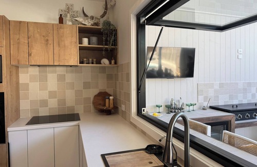 Horseshoe Bay House | Salt Ayres on Magnetic Island, the perfect tropical getaway