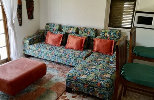 Balfour Town Cottage | Salt Cay, 3 bed 2 bath, Modernized Salt Raker Home close to the sea