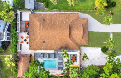 Savannah Beach Apartment | Salt Gypsy Unit B Resort Style Outdoor Space wPool