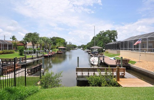 Palm Harbor House | Salt Life Cozy Canal Front Pool Home W boat dock