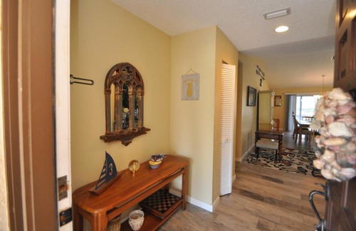 Palm Harbor House | Salt Life Cozy Canal Front Pool Home W boat dock