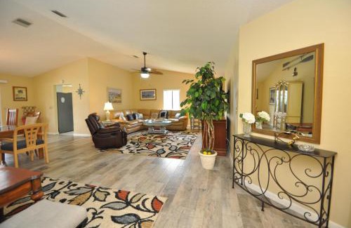 Palm Harbor House | Salt Life Cozy Canal Front Pool Home W boat dock