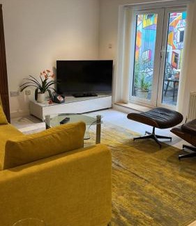 Kemptown Apartment | Salt Life Modern Retreat