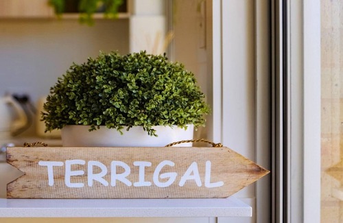 Terrigal House | SALT LIFE | Short walk to beach, shops cafes | Accom Holidays