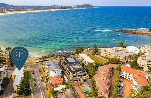 Terrigal House | SALT LIFE | Short walk to beach, shops cafes | Accom Holidays