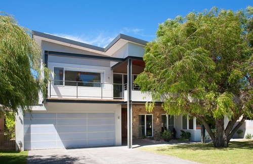 Broadwater House | SALT - Luxury Oceanside Oasis
