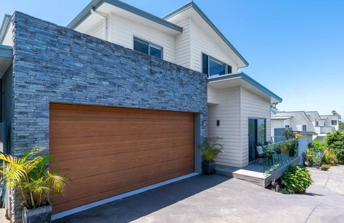 Gerringong House | Salt on Morrow - a stylish and inviting holiday rental situated in the charming seaside town