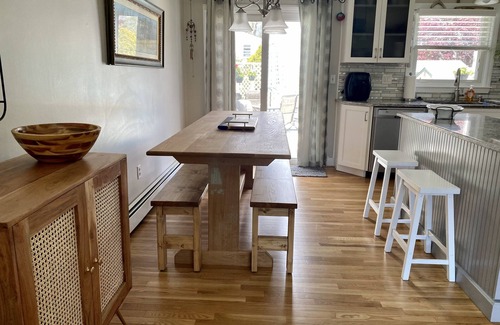 Narragansett House | Salt Pool, AC, Peaceful and Comfortable, Near Beaches and Newport! PETS welcome!