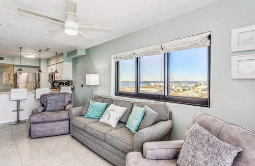 Navarre Beach Condo | Salt & Serenity-Sundunes 181 Dazzling Beachfront, Bright, Fresh Condo