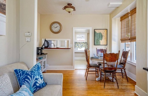 Pacific Grove House | Saltbox - Pacific Grove House - Two Blocks to Beach and Downtown!