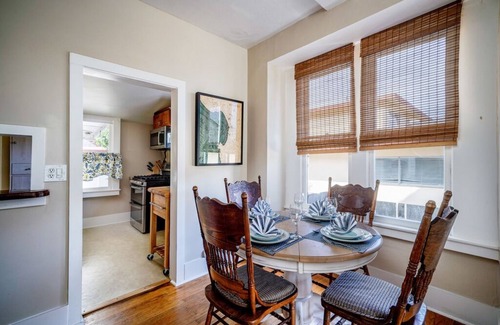 Pacific Grove House | Saltbox - Pacific Grove House - Two Blocks to Beach and Downtown!