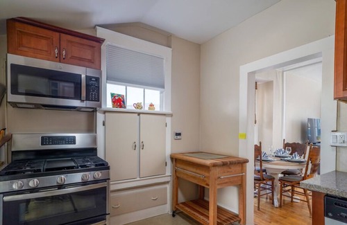 Pacific Grove House | Saltbox - Pacific Grove House - Two Blocks to Beach and Downtown!