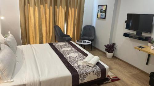 Sector 39 Hotel | Saltstayz Express -Medicity Near Medanta Hospital