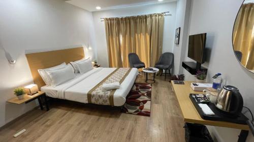Sector 39 Hotel | Saltstayz Express -Medicity Near Medanta Hospital