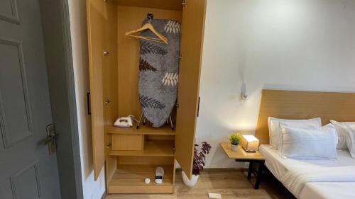 Sector 39 Hotel | Saltstayz Express -Medicity Near Medanta Hospital