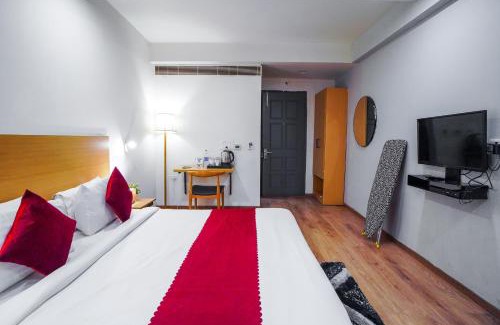 Sector 39 Hotel | Saltstayz Express - Medicity Near Medanta Hospital