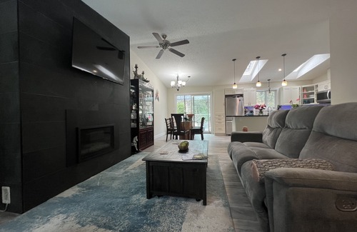 Okanagan-Similkameen House | Saltwater Heated Pool & SwimSpa Close to World Class Wineries & Lake Sceneries