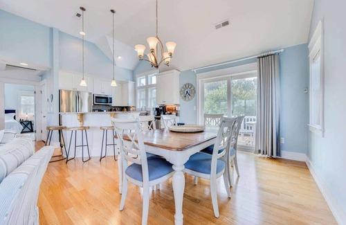 Corolla House | Saltwater Pool + 7Min Walk to Beach!