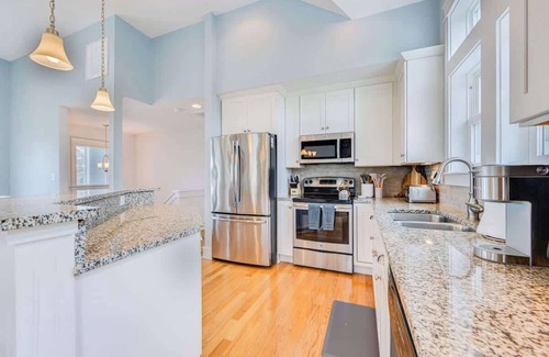 Corolla House | Saltwater Pool + 7Min Walk to Beach!