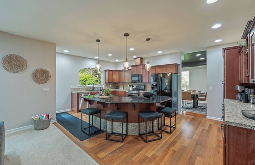 East Wenatchee House | Saltwater pool, hot tub, spacious home with game room, great valley views